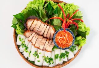Bánh hỏi thịt quay – Món ăn hấp dẫn làm nên linh hồn tiệc tại nhà miền Trung